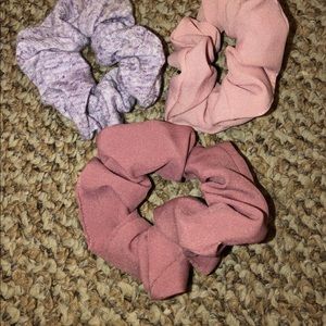 Set of 3 scrunchies!